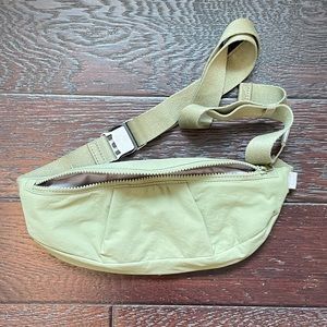 Athleta Kinetic Waist Bag - olive green